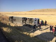 Aksaray'da yolcu otobüsü devrildi: Çok sayıda yaralı var