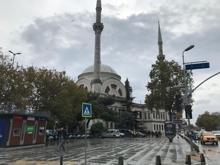 Boğaz siluetinin ayrılmaz parçaları yalı camiler... Mimarileriyle büyülüyorlar