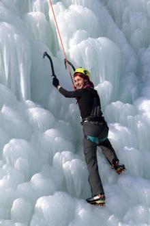 Palandöken'de zipline hattı ve buz duvarı, macera sevenleri ağırlıyor