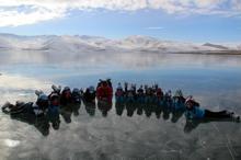Buz tutan Çıldır Gölü'nde sürat pateni antrenmanı
