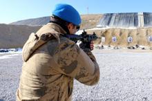 Korumaların film sahnelerini aratmayan zorlu eğitimi