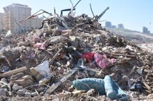 Depremzedelerin eşyaları için hassas çalışma