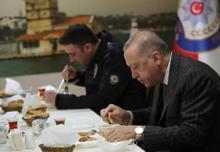 Cumhurbaşkanı Erdoğan polislerle iftar yaptı