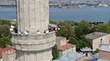 87 yıl sonra yeniden ibadete açılan Ayasofya Camii'ne ilk mahya asıldı