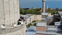 87 yıl sonra yeniden ibadete açılan Ayasofya Camii'ne ilk mahya asıldı
