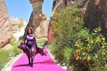 Kapadokya'da ünlü mankenlerle dijital platform defilesi