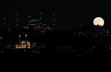 Süper Ay İstanbul semalarında böyle görüntülendi