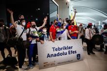 Euroleague şampiyonu Anadolu Efes, yurda döndü
