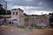 Atatürk’ün harf inkılabı için ziyaret ettiği tarihi han, ahır olarak kullanılıyor