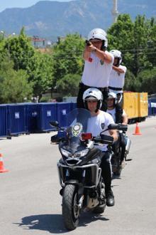 Motosikletli polisler önce sertifika aldı, sonra gösteri yaptı