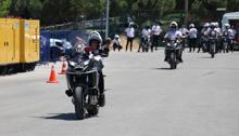 Motosikletli polisler önce sertifika aldı, sonra gösteri yaptı