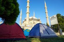 Kırkpınar için Edirne'ye gelenler, sokakta sabahladı