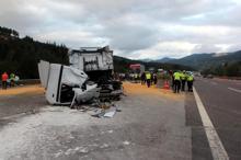 TEM'de 3 TIR ile 1 kamyonun karıştığı kazada 1 kişi öldü, 2 kişi yaralandı