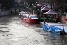 Eskişehir'de Porsuk Çayı, buz tuttu