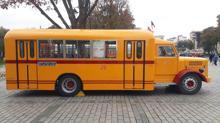 Sultanahmet'te kamyondan dönüştürülen nostaljik otobüse ilgi