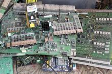 Elektronik atıklardan her gün evde 1 gram altın elde ediyorlar