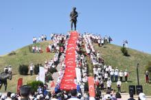 Zaferin yıl dönümünde Dumlupınar Şehitliği'ne ziyaretçi akını