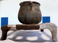 Assos'ta, 1650 yıl önce yemek pişirilen toprak ızgara ve kaplar bulundu