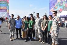 İzmir'de TEKNOFEST'te 2'nci gün; paraşüt atlayış ekibi gösteri yaptı