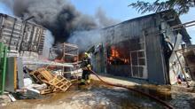 Bolu'da medikal malzeme üretilen fabrikada çıkan yangın kontrol altında
