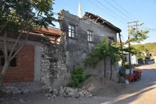 Sındırgı’da 6.1’lik depremde yıkılan ve hasar gören binalar havadan görüntülendi