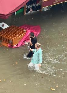 Muğla'da sağanak; oteli su bastı, deniz kahverengine döndü