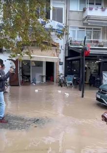 İzmir'de sağanak etkili oldu