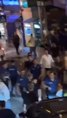 Bayrampaşada kendilerini uyaran polislere saldıran şüpheliler yakalandı