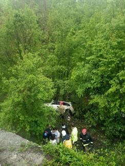 Ormana uçan cipin sürücüsü öldü, 2si çocuk 3 kişi yaralandı