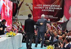 AK Parti Bayraklı kongresinde 'çift liste' krizi