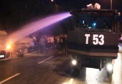 Bayrampaşa'da yanan otomobile TOMA ile müdahale