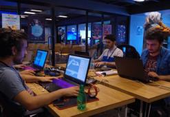 Türk ve İranlı öğrenciler ‘oyun’ için bir arada