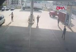 Benzinlikteki kamyon kazası güvenlik kamerasına yansıdı