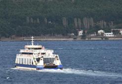Gökçeada feribot seferlerine 'fırtına' engeli