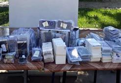 Manisa'da kaçak telefon ekranları ele geçirildi