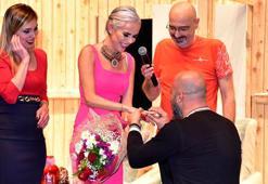 İpek Tanrıyar'a sahnede sürpriz evlilik teklifi