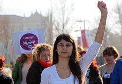 Çocuk annesinin uğradığı şiddetten kendini sorumlu tutabiliyor