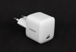 MacBook şarj adaptörü cebe girdi