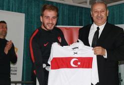 Ampute Milli Takım antrenörü ve futbolcuları öğrencilerle buluştu