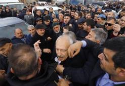 CHP lideri Kemal Kılıçdaroğlu'na şehit cenazesinde saldırı