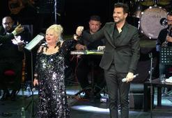 Bursa'da Muazzez Abacı ile Gökhan Tepe konseri