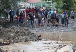 Kaynaşlı'da dereler taştı
