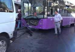 Avcılar'da İETT otobüsü park halindeki araçlara çarptı; 5 yaralı