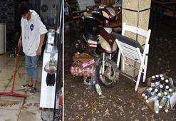 İzmir'i sağanak vurdu; Ev ve iş yerlerini su bastı