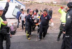 Kayseri'de işçileri taşıyan midibüs devrildi: 20 yaralı