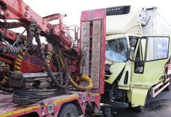 Kuzey Marmara Otoyolu'nda kamyon tıra çarptı