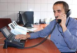 Görme engelli memurun hafızasında bin telefon numarası var