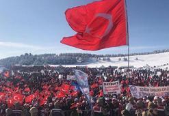 Sarıkamış şehitleri için 20 bin kişi karda yürüdü