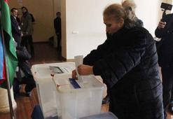 Azerbaycan'da, Aliyev'in partisi 70 koltuk kazandı