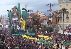 İtalya’da düzenlenen Viareggio Karnavalı’ndan renkli görüntüler